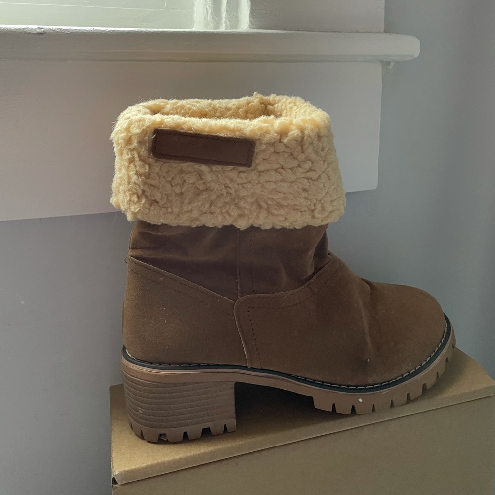Camel winter boots